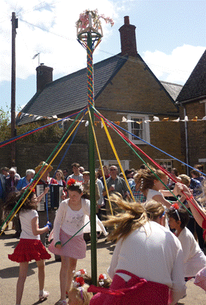 Charlton Cherries dance 'Single Plait'